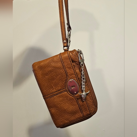 Fossil Marlow Leather Wristlet - Picture 8 of 8